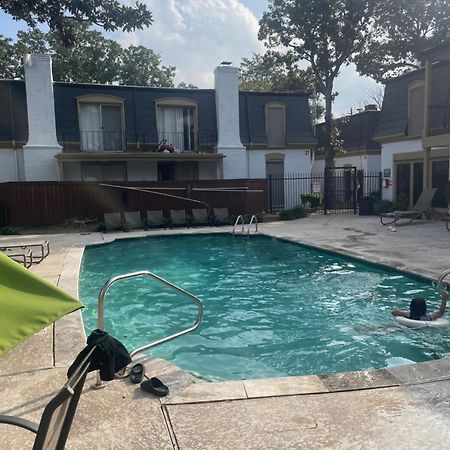 Huge One Bedroom With 2 Queen Size Beds Houston Eksteriør billede