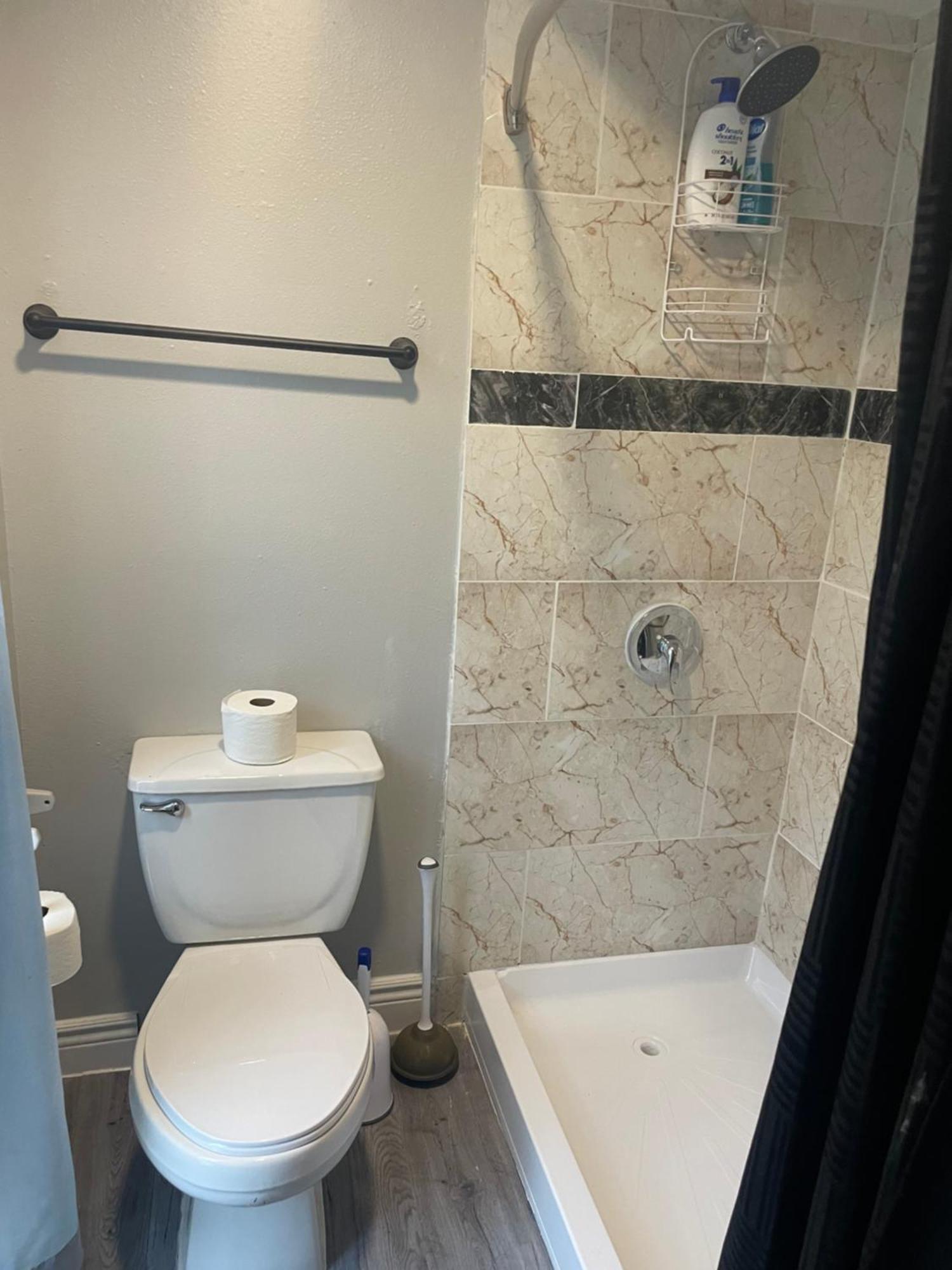 Huge One Bedroom With 2 Queen Size Beds Houston Eksteriør billede