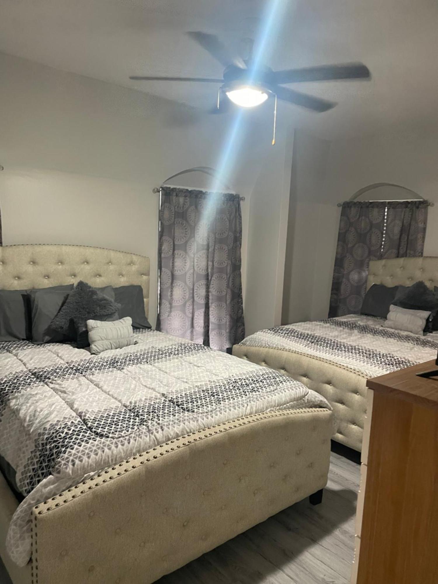 Huge One Bedroom With 2 Queen Size Beds Houston Eksteriør billede